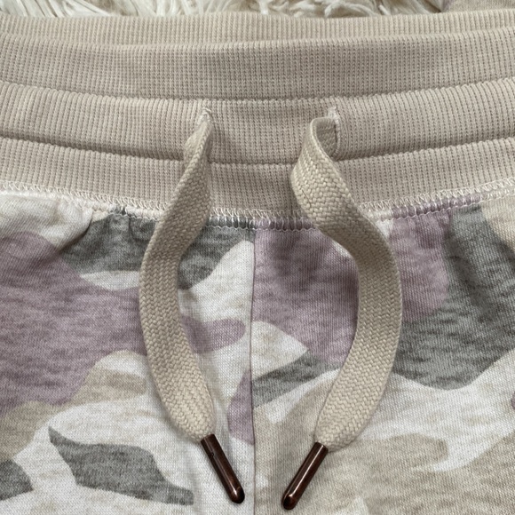 Old Navy Camo Joggers 💗 Oatmeal Gray & Plum - Picture 8 of 14